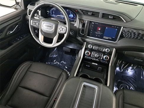 Used 2024 GMC Yukon XL Denali image 16