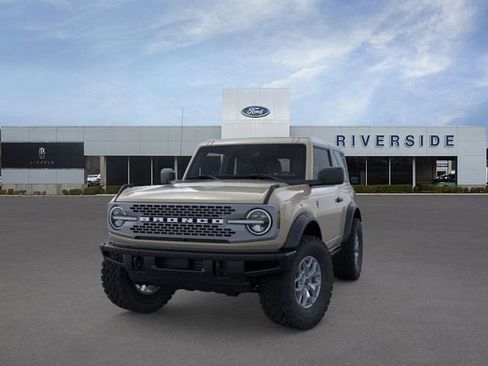 New 2025 Ford Bronco Badlands image 2