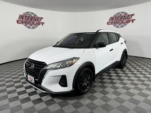 Used 2021 Nissan Kicks S FWD image 3