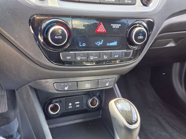 Used 2022 Hyundai Accent Limited FWD image 20