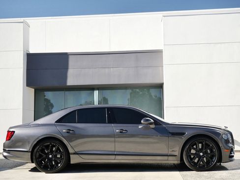 Used 2024 Bentley Flying Spur W12 image 5