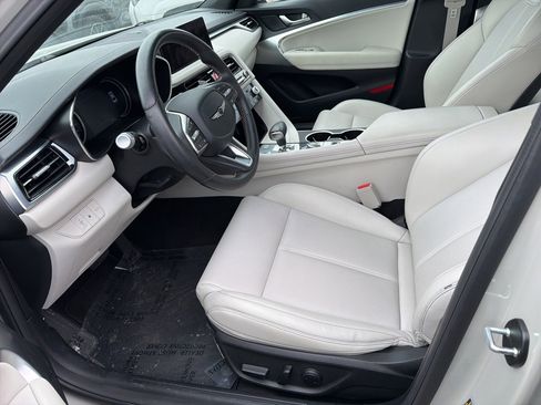Used 2025 Genesis G70 2.5T image 6
