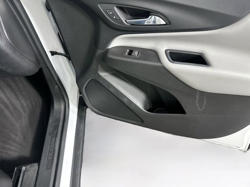 Used 2018 Chevrolet Equinox LS FWD image 30