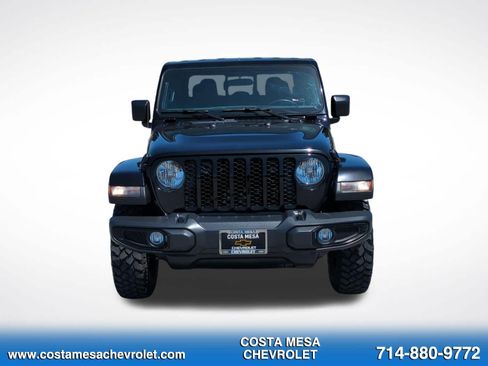 Used 2021 Jeep Gladiator Sport AWD/4WD image 2
