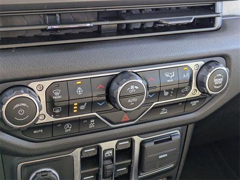 Used 2024 Jeep Gladiator Sport image 22