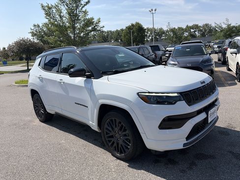 Used 2023 Jeep Compass High Altitude AWD/4WD image 3