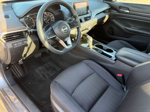 Used 2024 Nissan Altima 2.5 SV FWD image 14