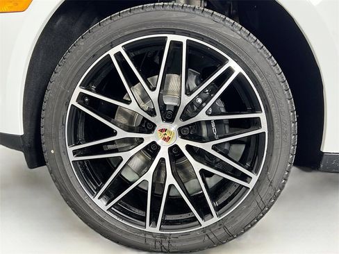 New 2026 Porsche Macan Base image 33