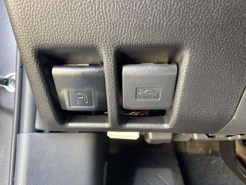 Used 2025 Toyota RAV4 XLE Premium FWD image 30