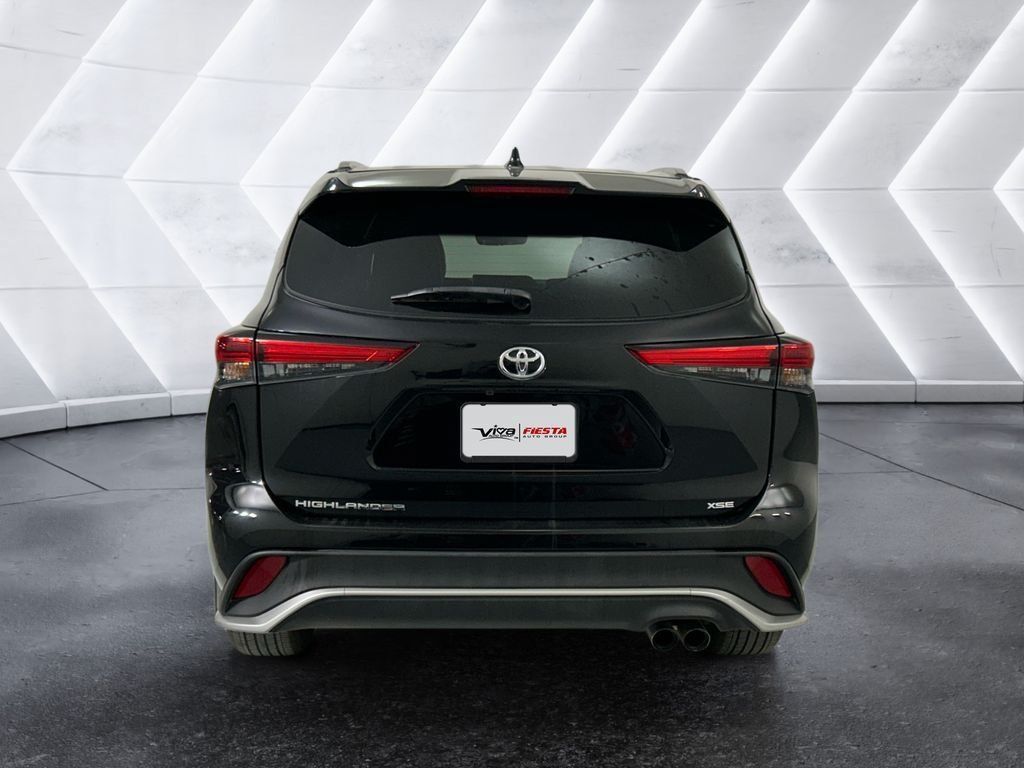 Used 2023 Toyota Highlander XSE FWD image 5