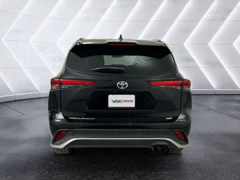 Used 2023 Toyota Highlander XSE FWD image 5