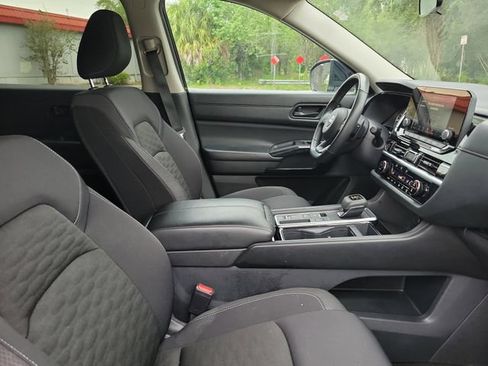 Used 2024 Nissan Pathfinder SV FWD image 36