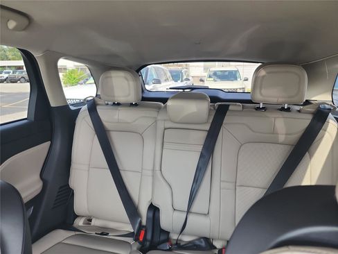 New 2026 Lincoln Corsair Premiere image 18