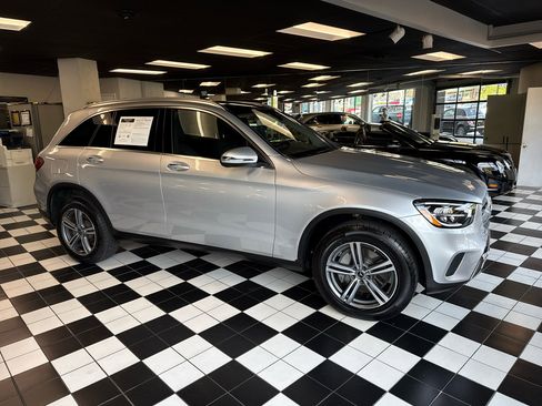Used 2020 Mercedes-Benz GLC 300 4MATIC image 3