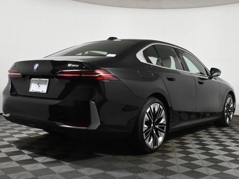 Used 2026 BMW 530i xDrive w/ Premium Package image 7