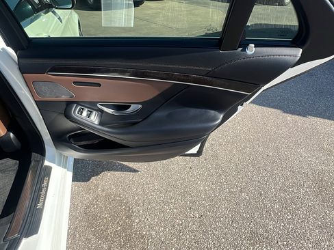Used 2015 Mercedes-Benz S 550 Sedan image 19