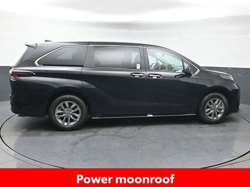 Certified 2025 Toyota Sienna XLE image 8