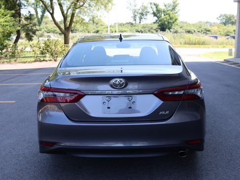 Used 2022 Toyota Camry XLE FWD image 4