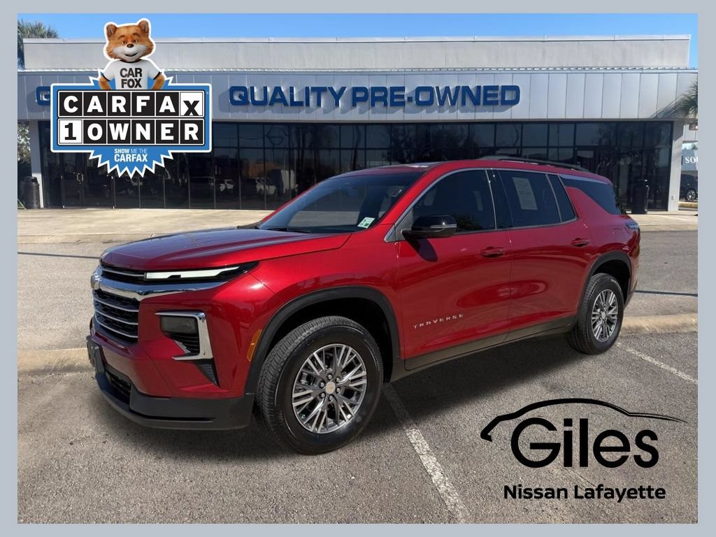Used 2025 Chevrolet Traverse LT FWD image 1