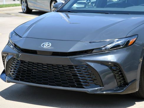 Used 2026 Toyota Camry SE FWD image 3