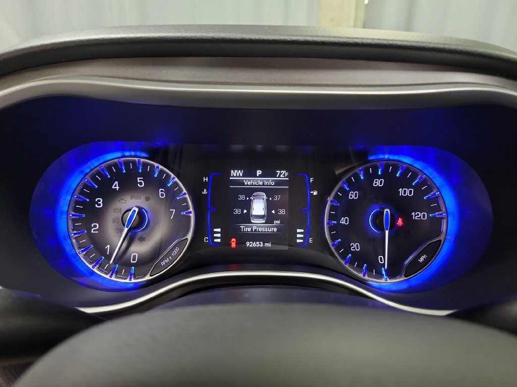 Used 2020 Chrysler Pacifica Touring FWD image 29