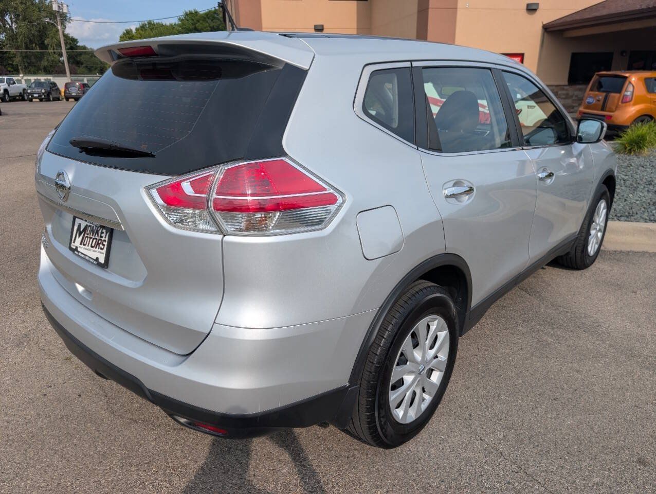 Used 2015 Nissan Rogue S FWD image 9