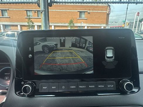 Used 2023 Hyundai Kona Limited AWD/4WD image 24