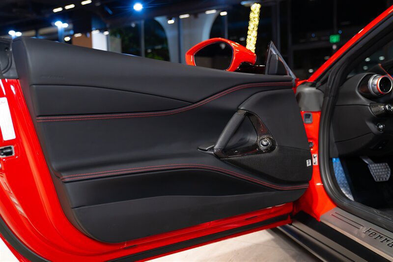 Used 2022 Ferrari 812 GTS RWD image 18