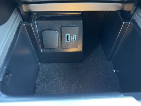 Used 2023 Ford Explorer XLT w/ Equipment Group 202A image 20