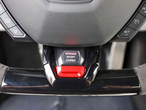 Used 2024 Lamborghini Huracan EVO image 63