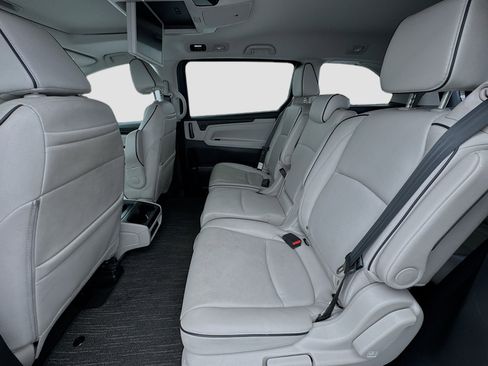 Used 2025 Honda Odyssey Touring image 16