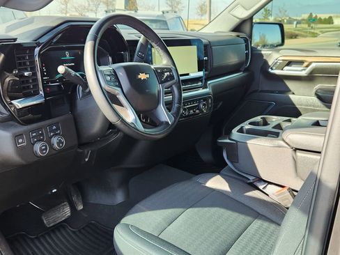 Used 2024 Chevrolet Silverado 1500 LT w/ Z71 Off-Road Package AWD/4WD image 7