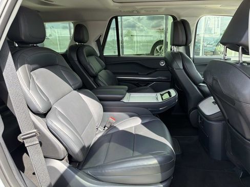 New 2025 Lincoln Navigator Reserve image 22