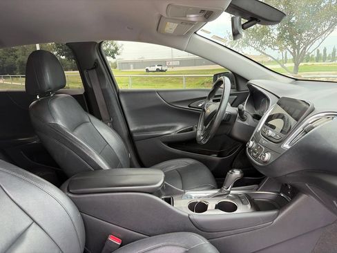 Used 2017 Chevrolet Malibu LT FWD image 27