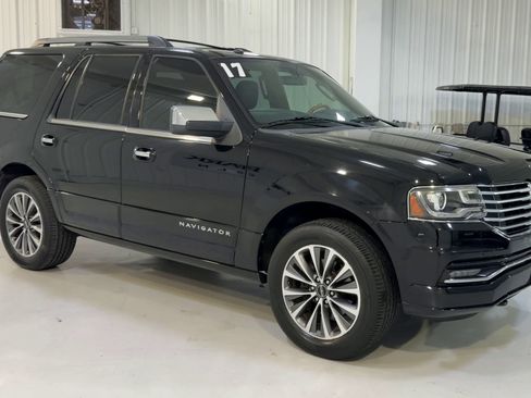 Used 2017 Lincoln Navigator Select RWD image 3