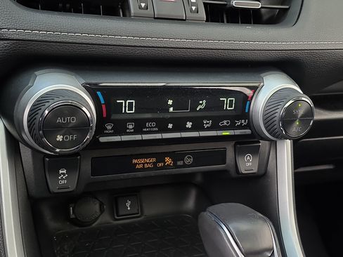 Used 2021 Toyota RAV4 XLE Premium image 22