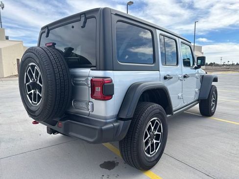 Used 2024 Jeep Wrangler Rubicon image 5