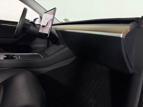 Used 2022 Tesla Model Y Long Range image 25