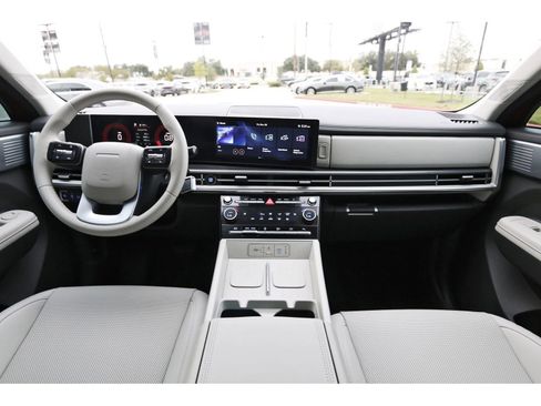 Used 2025 Hyundai Santa Fe SEL image 12