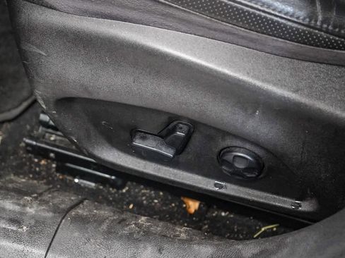 Used 2016 Jeep Renegade Limited image 22