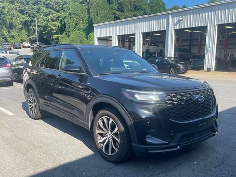 Used 2025 Ford Explorer ST-Line AWD/4WD image 3