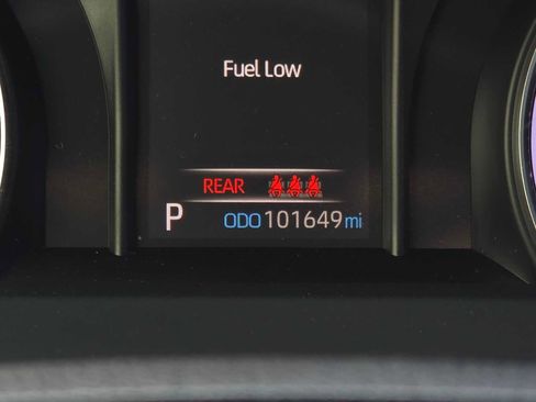 Used 2021 Toyota Venza LE w/ Carpet Mat Package (TMS) image 28