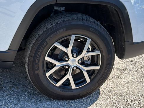 Used 2024 Jeep Grand Cherokee Limited w/ Luxury Tech Group II RWD image 12