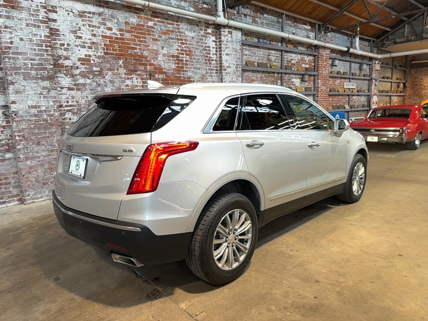 Used 2017 Cadillac XT5 Luxury w/ Driver Awareness Package AWD/4WD image 3
