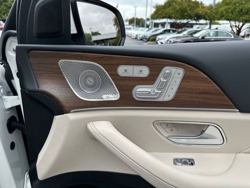 Used 2025 Mercedes-Benz GLS 450 4MATIC image 23