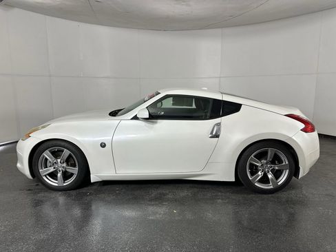 Used 2009 Nissan 370Z Touring image 8