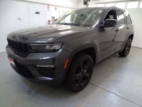 Certified 2023 Jeep Grand Cherokee Limited w/ Black Appearance Package AWD/4WD image 16