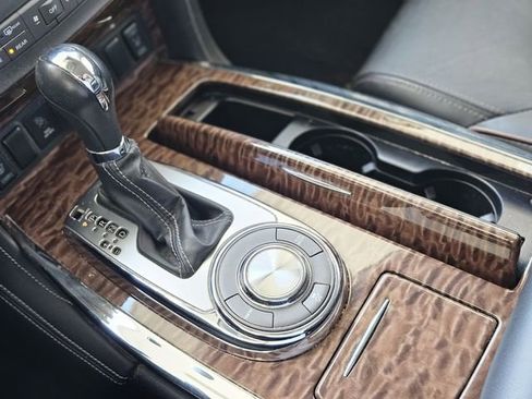 Used 2020 Nissan Armada SL image 26