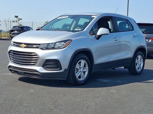Used 2019 Chevrolet Trax LS FWD image 3