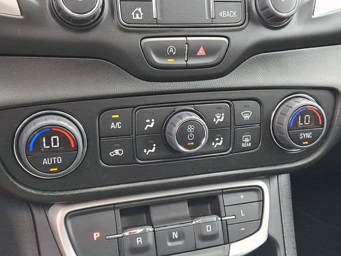 Used 2023 GMC Terrain SLT w/ Tech Package AWD/4WD image 17